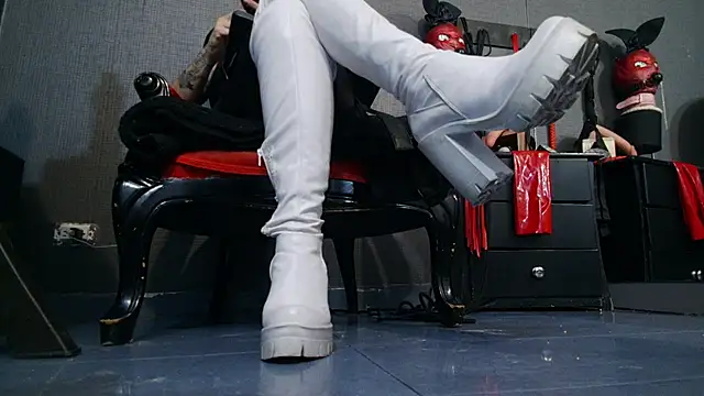 Snapshot of LusstCruella chatting on 13, 2, 2025 LusstCruella online show from 13, 2, 2025