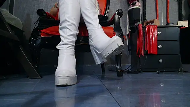 Snapshot of LusstCruella chatting on 26, 2, 2025 LusstCruella online show from 26, 2, 2025