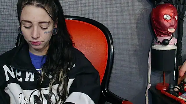 Snapshot of LusstCruella chatting on 2, 3, 2025 LusstCruella online show from 2, 3, 2025