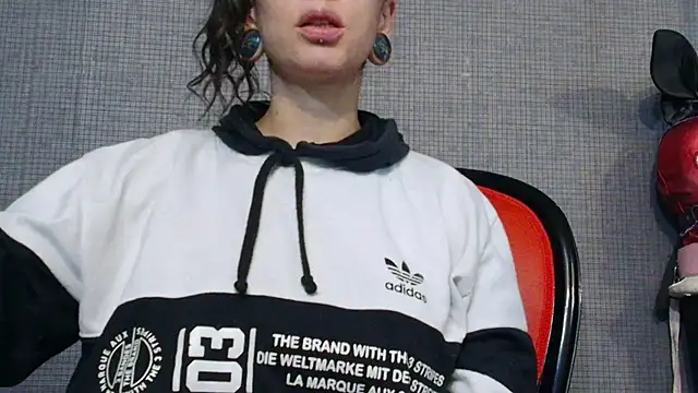 Snapshot of LusstCruella chatting on 6, 3, 2025 LusstCruella online show from 6, 3, 2025