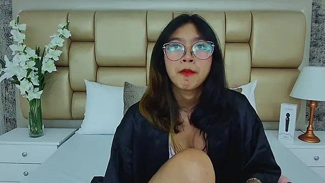 Snapshot of Yommi_Winx chatting on 4, 12, 2024 Yommi Winx online show from 4, 12, 2024