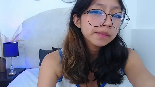 Snapshot of Yommi_Winx chatting on 2, 2, 2025 Yommi Winx online show from 2, 2, 2025