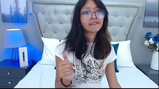 Snapshot of Yommi_Winx chatting on 11, 3, 2025 Yommi Winx online show from 11, 3, 2025