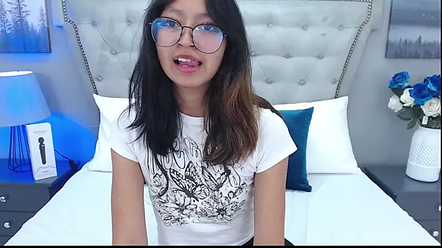 Snapshot of Yommi_Winx chatting on 11, 3, 2025 Yommi Winx online show from 11, 3, 2025