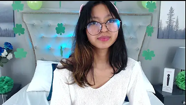 Snapshot of Yommi_Winx chatting on 18, 3, 2025 Yommi Winx online show from 18, 3, 2025