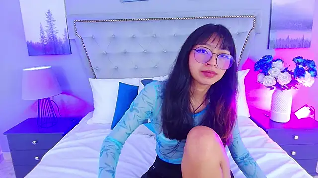 Snapshot of Yommi_Winx chatting on 12, 9, 2025 Yommi Winx online show from 12, 9, 2025