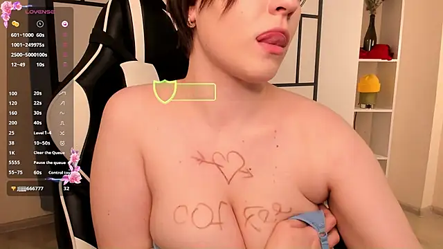 Snapshot of LynBrow chatting on 3, 2, 2025 LynBrow online show from 3, 2, 2025