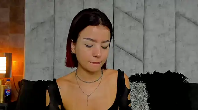 MoniicaRocha  online show from 17, 2, 2025