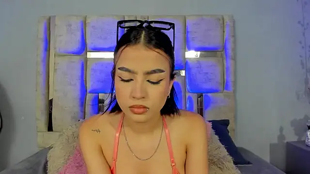 MoniicaRocha  online show from 8, 9, 2025