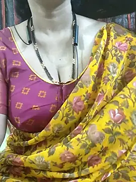 Snapshot of bhuvana555 chatting on 13, 11, 2025 bhuvana555 online show from 13, 11, 2025