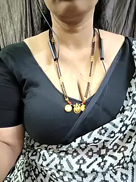 Snapshot of bhuvana555 chatting on 5, 4, 2026 bhuvana555 online show from 5, 4, 2026