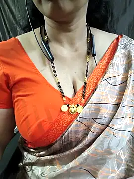 Snapshot of bhuvana555 chatting on 10, 4, 2026 bhuvana555 online show from 10, 4, 2026