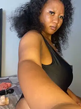 Snapshot of MayaPassion chatting on 4, 1, 2025 MayaPassion online show from 4, 1, 2025