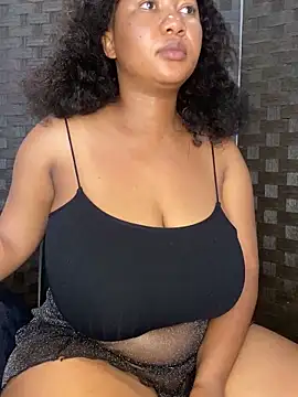 Snapshot of MayaPassion chatting on 2, 2, 2025 MayaPassion online show from 2, 2, 2025