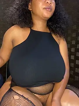 Snapshot of MayaPassion chatting on 7, 2, 2025 MayaPassion online show from 7, 2, 2025