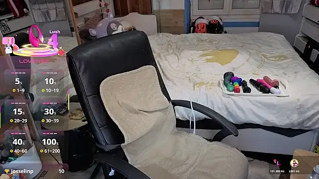 Snapshot of LisandreLaVenale chatting on 14, 12, 2025 LisandreLaVenale online show from 14, 12, 2025