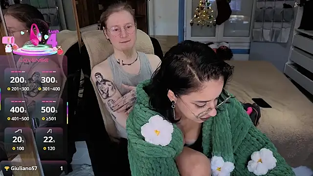 Snapshot of LisandreLaVenale chatting on 18, 12, 2025 LisandreLaVenale online show from 18, 12, 2025