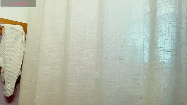 SkarlettRose96 online show from 20, 10, 2025