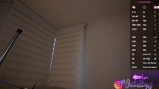 venusleroy  online show from 15, 11, 2025