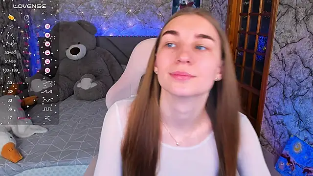 Snapshot of _flowersweeet_ chatting on 4, 11, 2025 flowersweeet online show from 4, 11, 2025