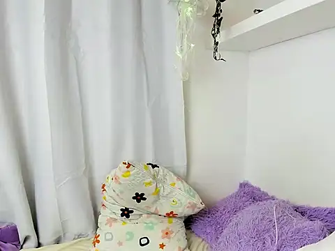 Snapshot of santy-kitty chatting on 23, 12, 2024 santy-kitty online show from 23, 12, 2024