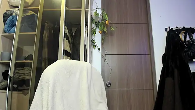 Snapshot of santy-kitty chatting on 4, 3, 2025 santy-kitty online show from 4, 3, 2025