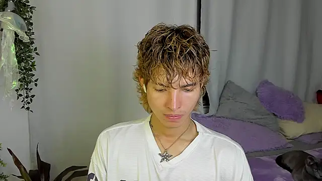 Snapshot of santy-kitty chatting on 4, 10, 2025 santy-kitty online show from 4, 10, 2025