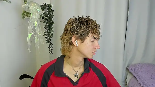 Snapshot of santy-kitty chatting on 8, 10, 2025 santy-kitty online show from 8, 10, 2025