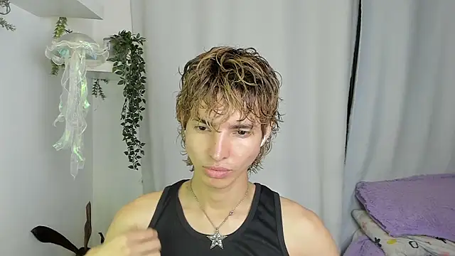 Snapshot of santy-kitty chatting on 12, 10, 2025 santy-kitty online show from 12, 10, 2025