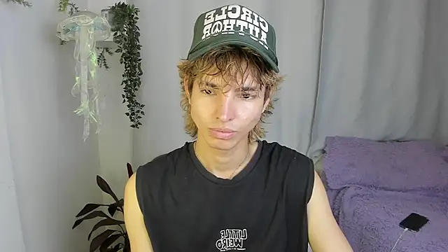 Snapshot of santy-kitty chatting on 15, 10, 2025 santy-kitty online show from 15, 10, 2025