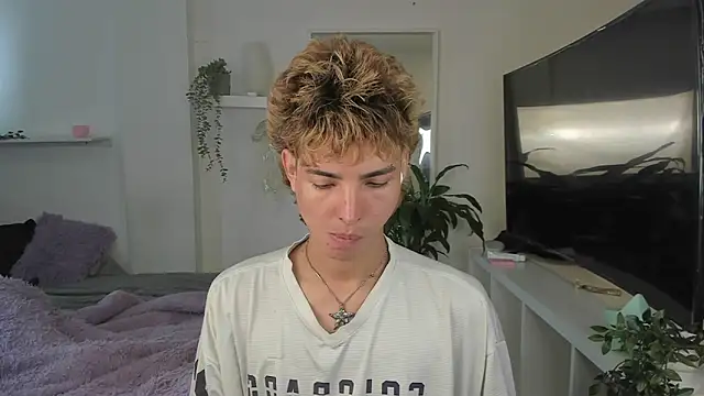 Snapshot of santy-kitty chatting on 30, 10, 2025 santy-kitty online show from 30, 10, 2025