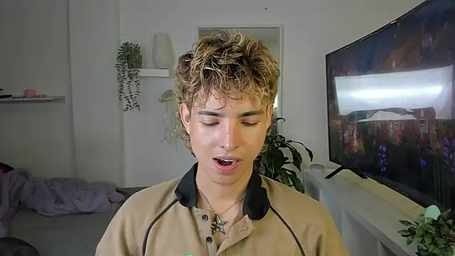 Snapshot of santy-kitty chatting on 9, 11, 2025 santy-kitty online show from 9, 11, 2025