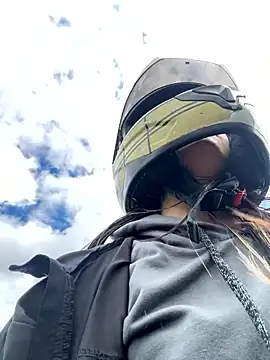 Snapshot of EemaHaruki chatting on 2, 10, 2025 EemaHaruki online show from 2, 10, 2025