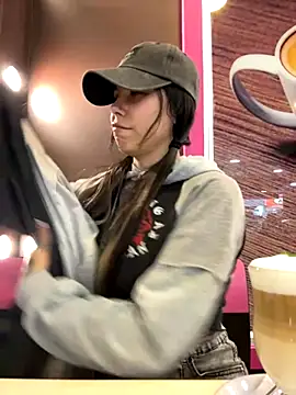 Snapshot of EemaHaruki chatting on 17, 10, 2025 EemaHaruki online show from 17, 10, 2025