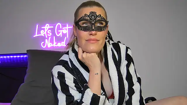 Sissy-Bee online show from 28, 5, 2026