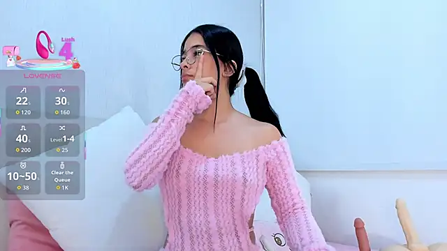 Isaa Queen online show from 6, 1, 2026