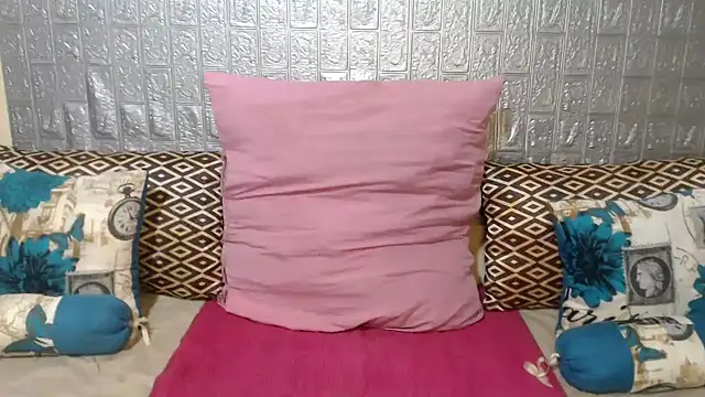 Snapshot of DiamondLuv29 chatting on 30, 12, 2024 DiamondLuv29 online show from 30, 12, 2024