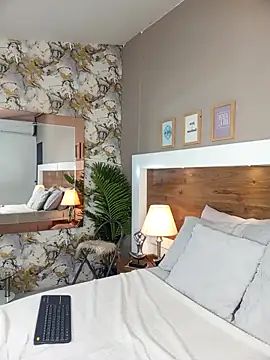 EmaBakker online show from 5, 11, 2025