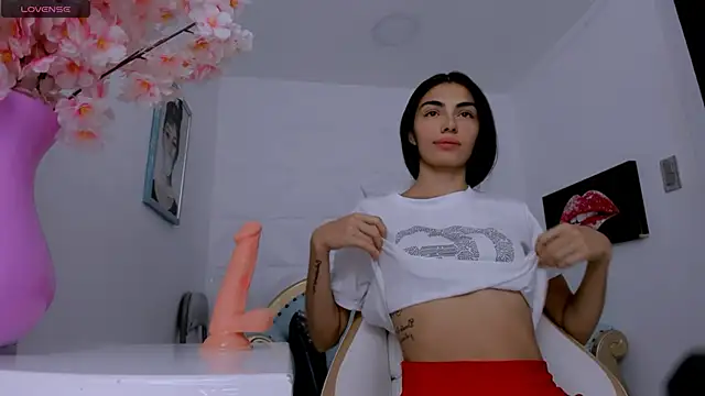 Snapshot of eimy_skinny chatting on 6, 2, 2025 eimy skinny online show from 6, 2, 2025