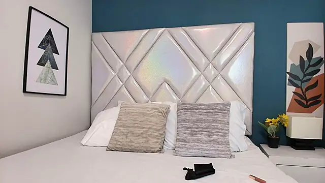 Snapshot of Lana-Gross chatting on 27, 2, 2025 Lana-Gross online show from 27, 2, 2025