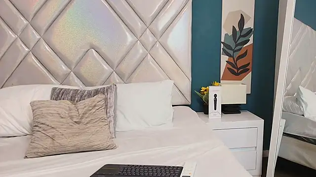 Snapshot of Lana-Gross chatting on 5, 3, 2025 Lana-Gross online show from 5, 3, 2025