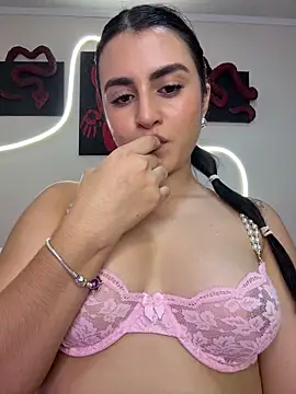 Snapshot of anniemorgan01 chatting on 10, 10, 2025 anniemorgan01 online show from 10, 10, 2025