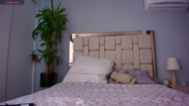 auroracaruso11 online show from 9, 1, 2025