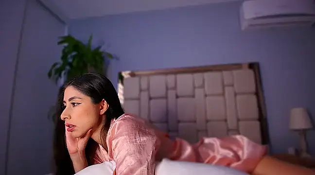 auroracaruso11 online show from 4, 2, 2025