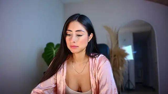 auroracaruso11 online show from 1, 12, 2025