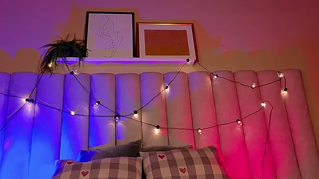 ParisFox  online show from 3, 2, 2026