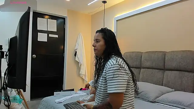 Dilan y Mia online show from 14, 12, 2024