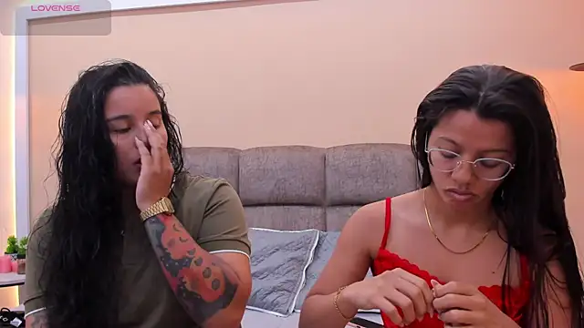 Dilan y Mia online show from 19, 12, 2024