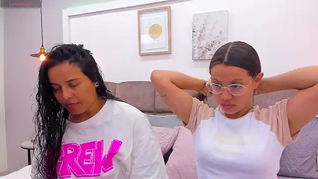 Dilan y Mia online show from 6, 3, 2025