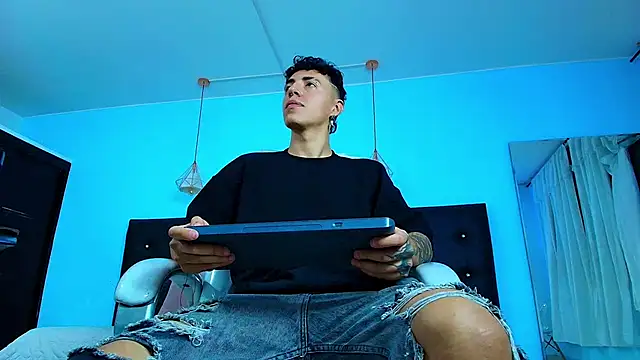 Lobo 17  online show from 9, 2, 2025